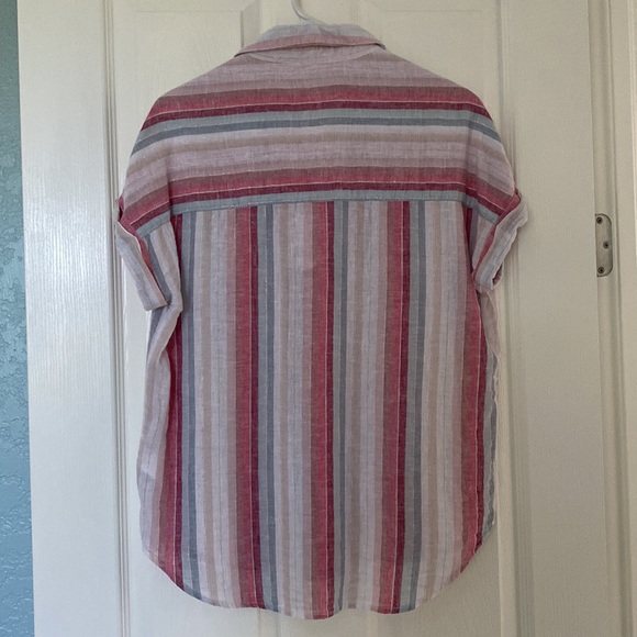 Linen Rolled Sleeve Top Size Small - Picture 2 of 4